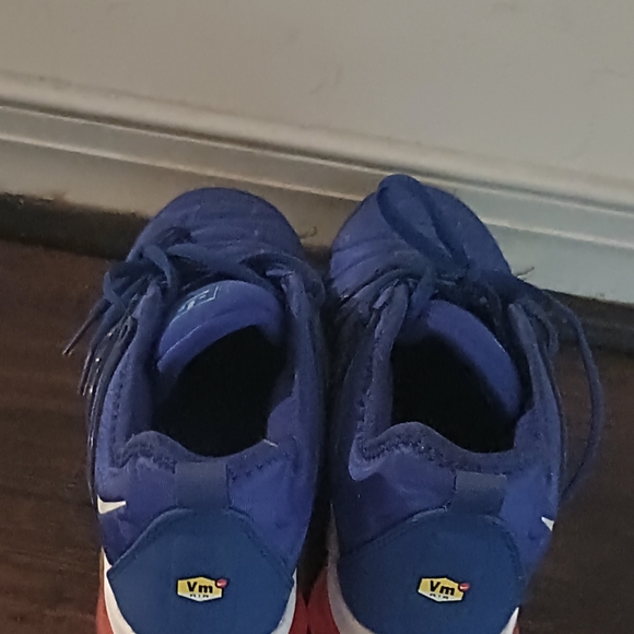 Size 8.5 - Picture 2 of 2